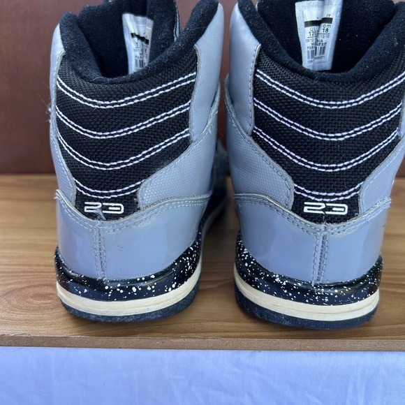 Air Jordan Kids Gray Basketball Shoes - Picture 4 of 7